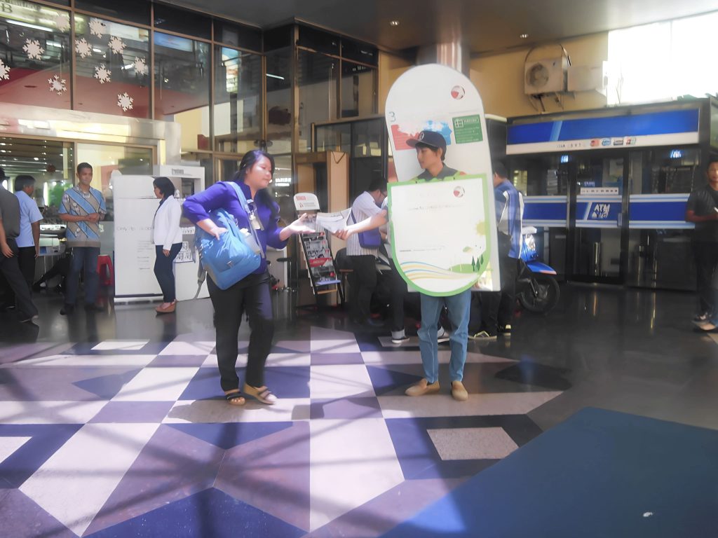 sebar brosur human billboard