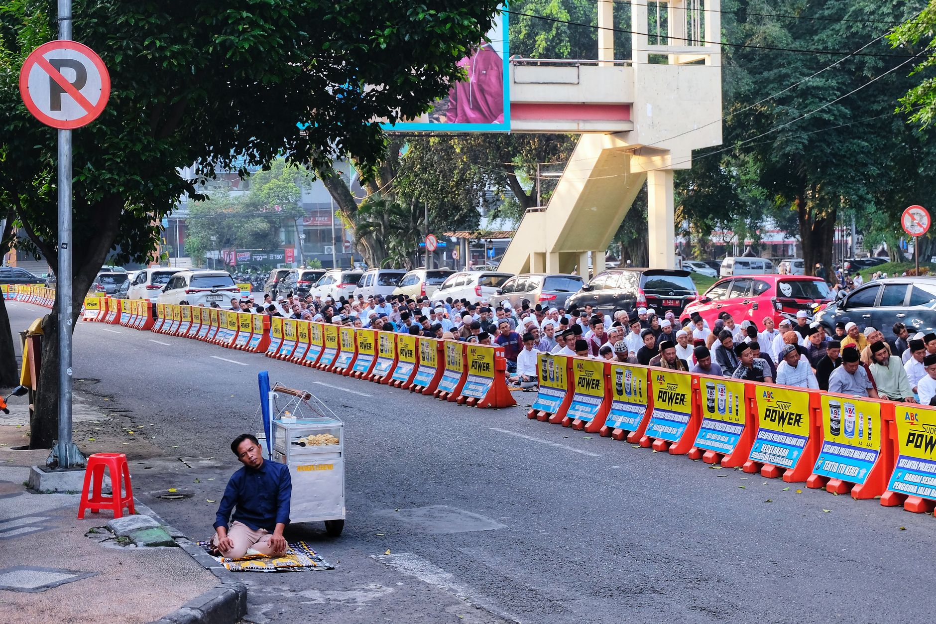 Banner promosi lapangan olahraga Cengkareng dengan penawaran harga sewa terbaik dan fasilitas lengkap.